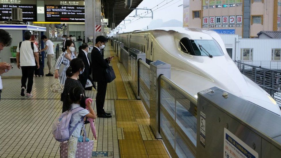 42 A lawsuit under Japan's punctual rail system